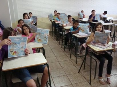 Entrega de jornal informativo aos alunos das escolas Cícero Rodrigues e Jerônimo F. Martins, em comemoração ao dia mundial da água 2010