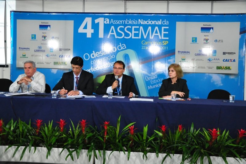 Mesa Redonda sobre PAC-SANEAMENTO é coordenada pelo Diretor do SAMAE na 41ª Assembléia Nacional da ASSEMAE